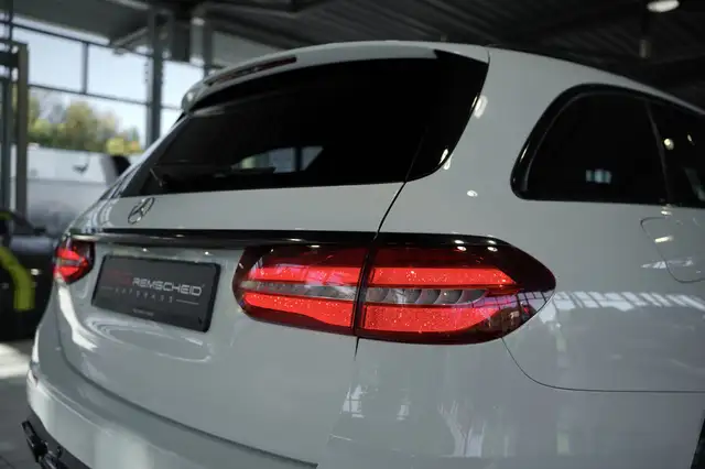 Mercedes-Benz E-Class view 14