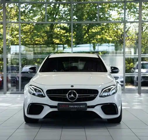 Mercedes-Benz E-Class view 4
