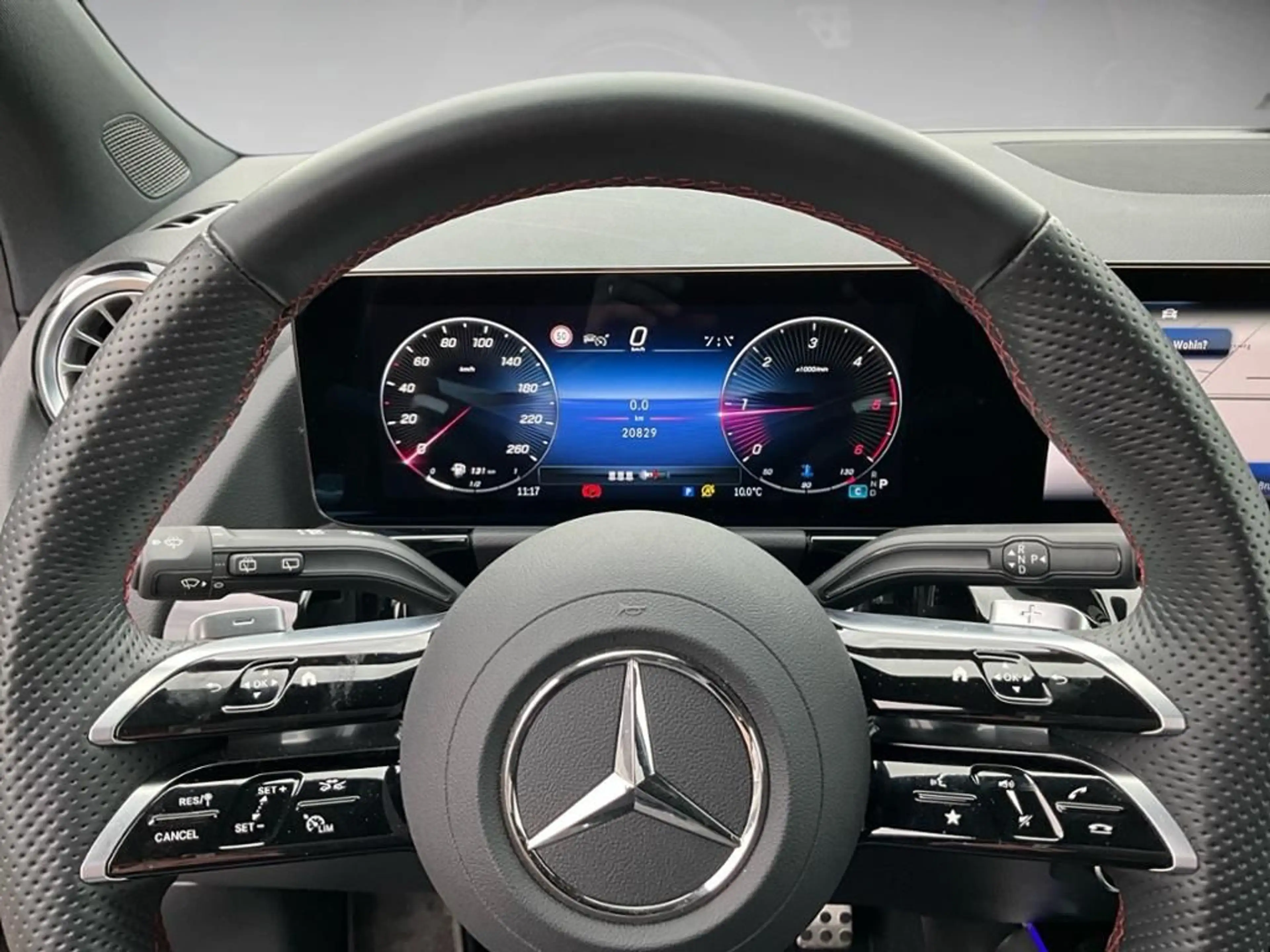 Mercedes-Benz GLA 200 d AMG Line Advanced Plus ACC AUT Kam. — photo 12