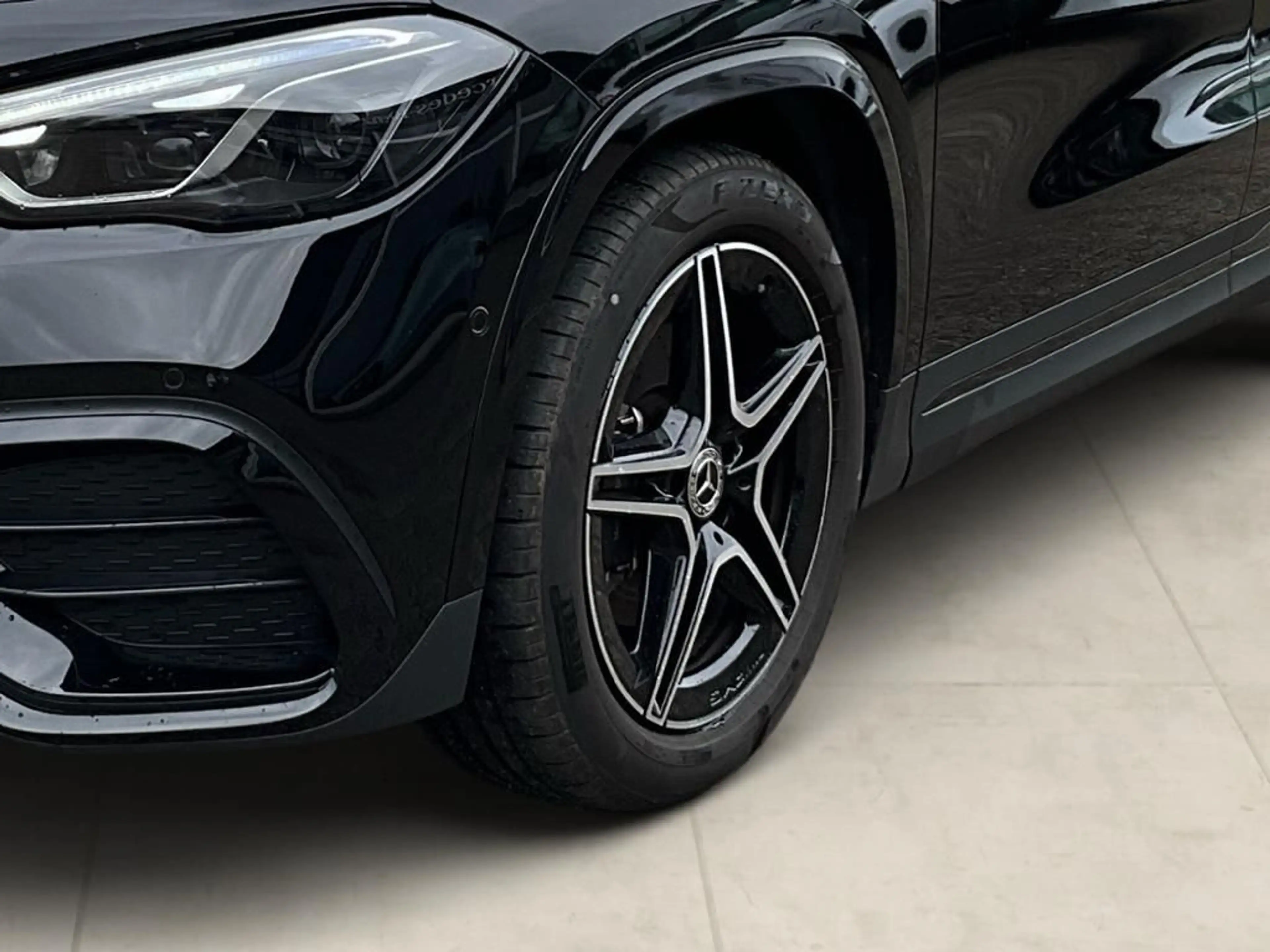 Mercedes-Benz GLA 200 d AMG Line Advanced Plus ACC AUT Kam. — photo 7