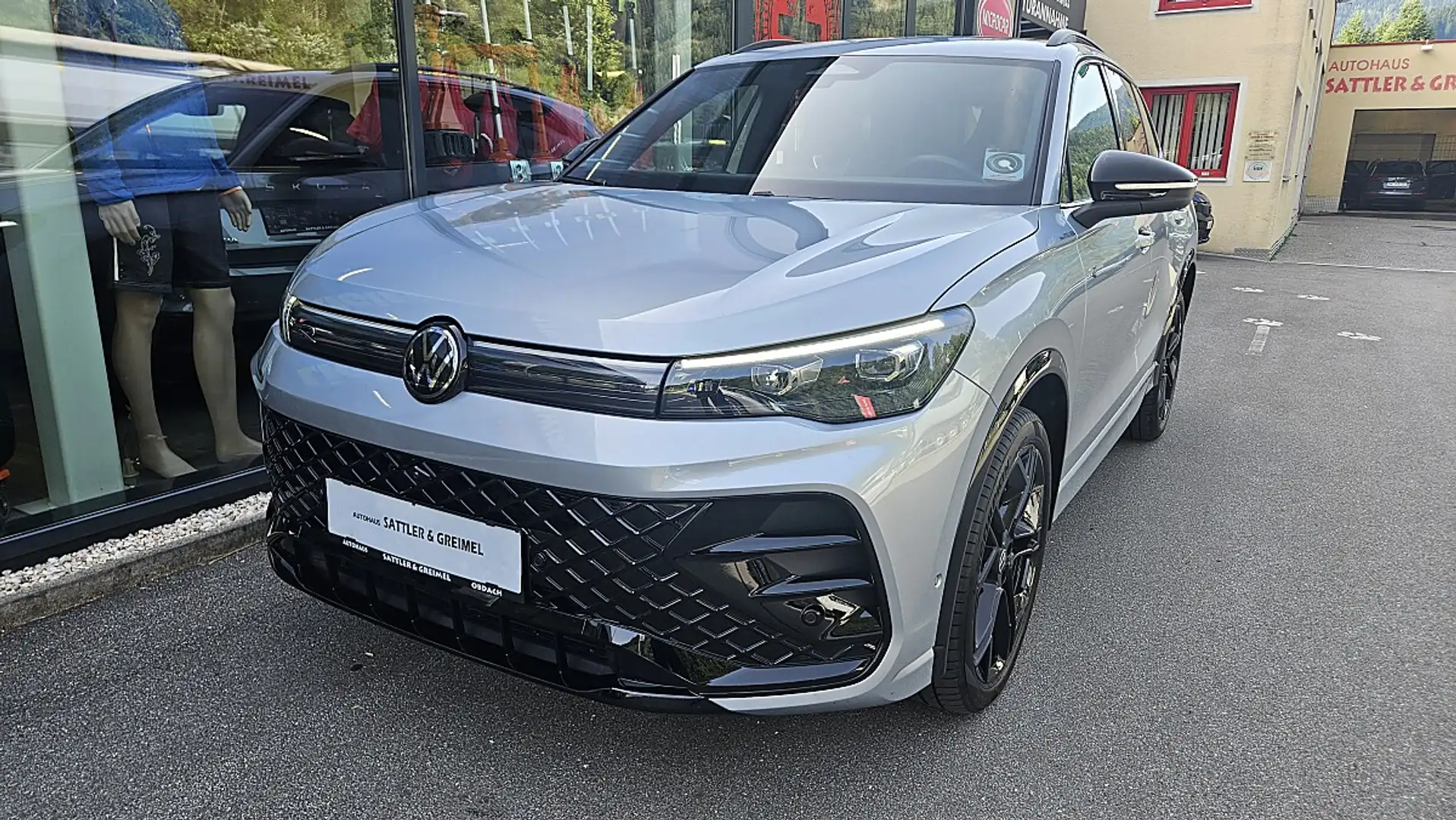 Volkswagen Tiguan 2.0 TDI SCR 4Motion R-Line DSG Silber - 2