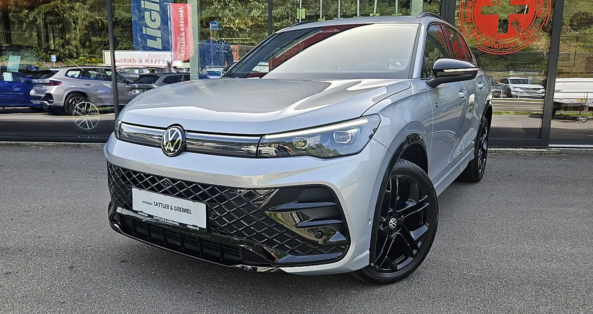 Volkswagen Tiguan 2.0 TDI SCR 4Motion R-Line DSG Silber - 1