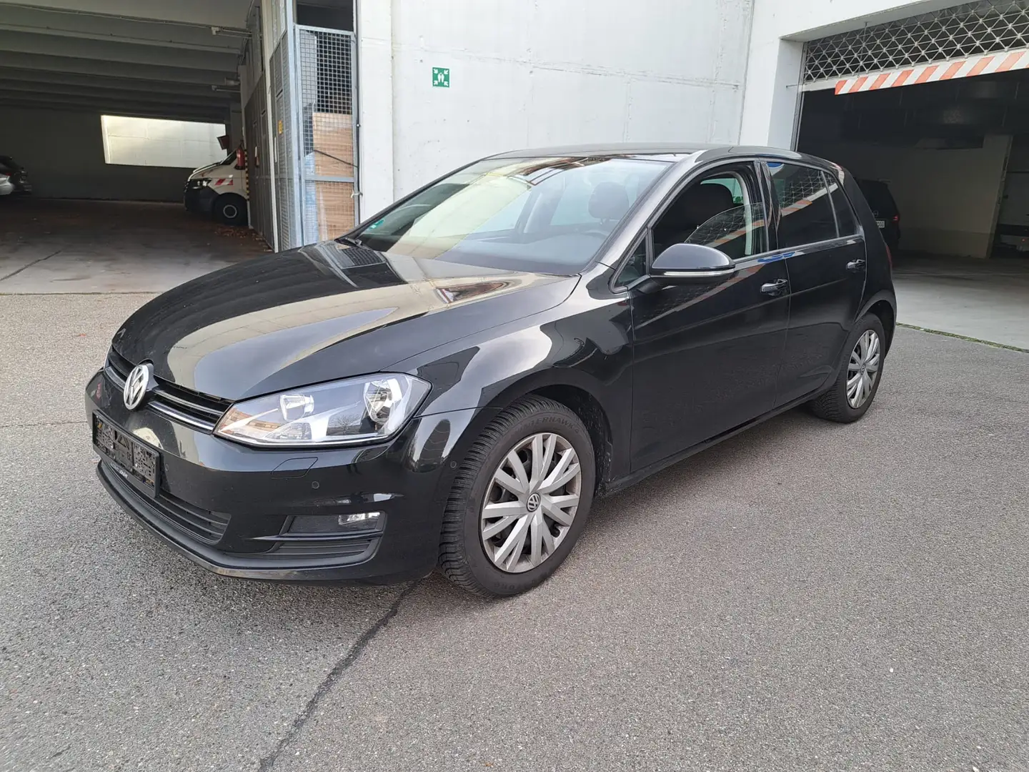 Volkswagen Golf Trendline BMT Schwarz - 1