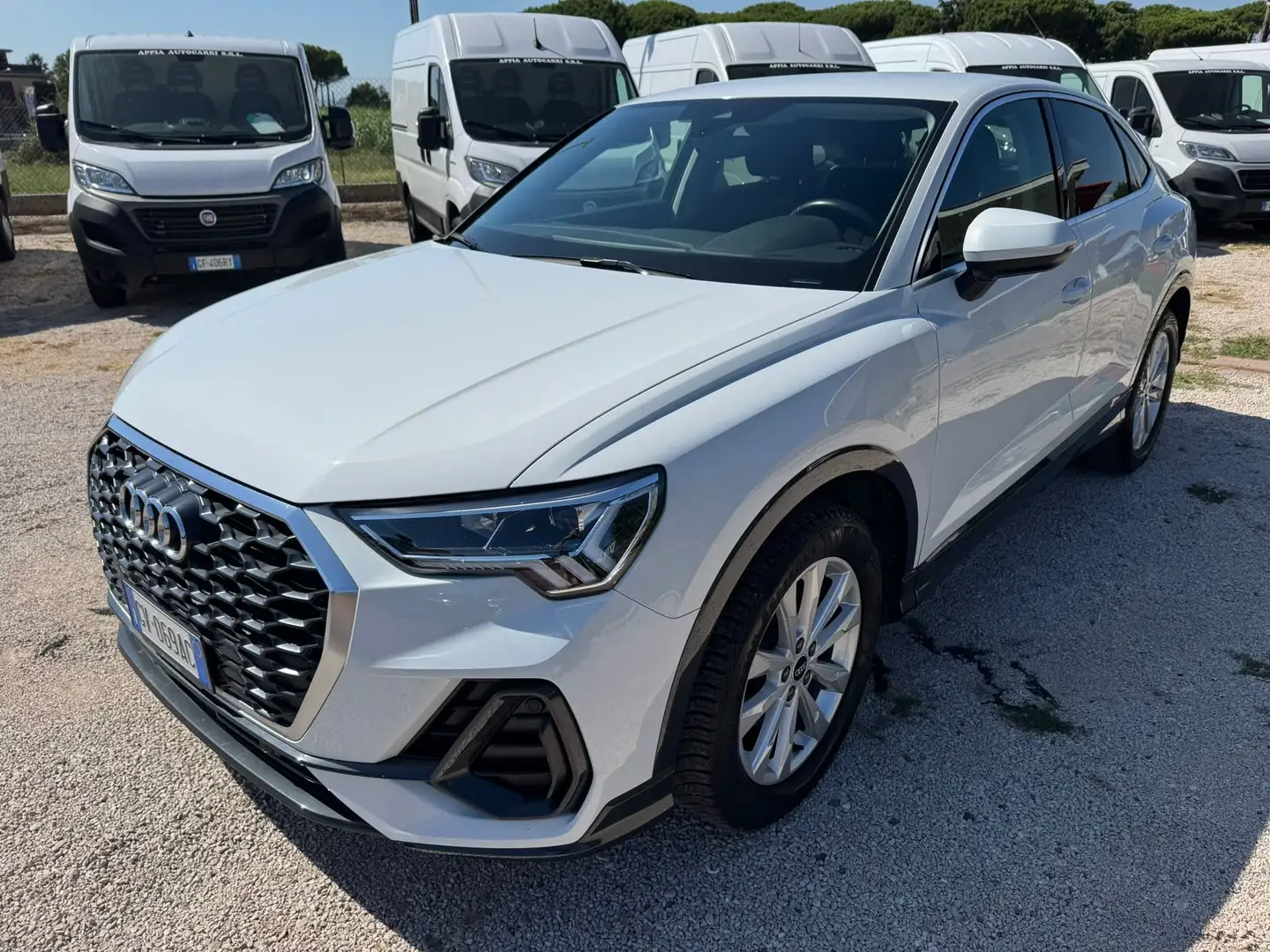 Audi Q3 Sportback 1.5tfsi mhev Business Plus s-tronic Weiß - 2