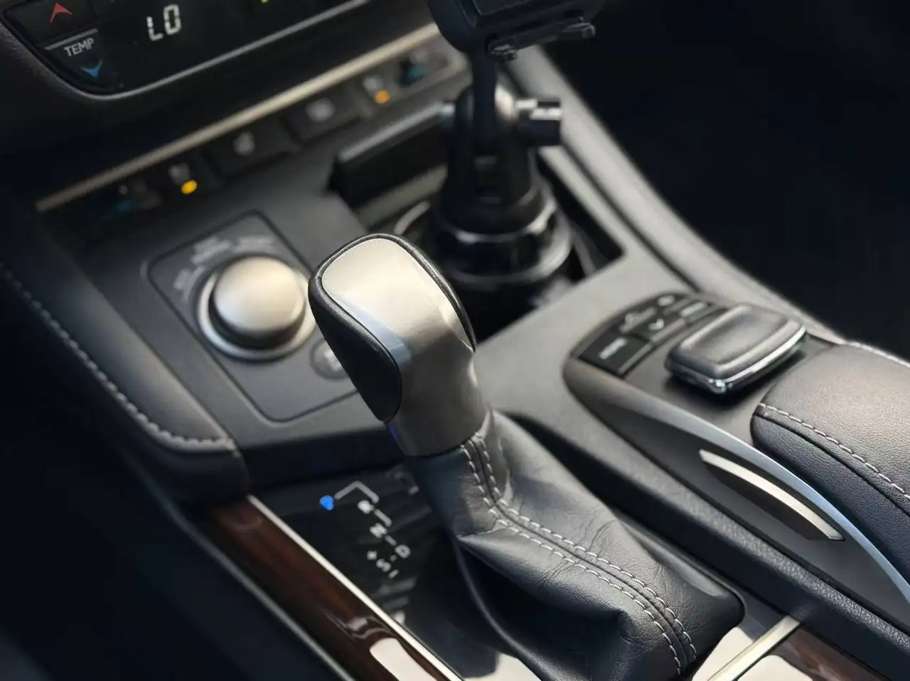 Lexus ES снимка Lexus ES