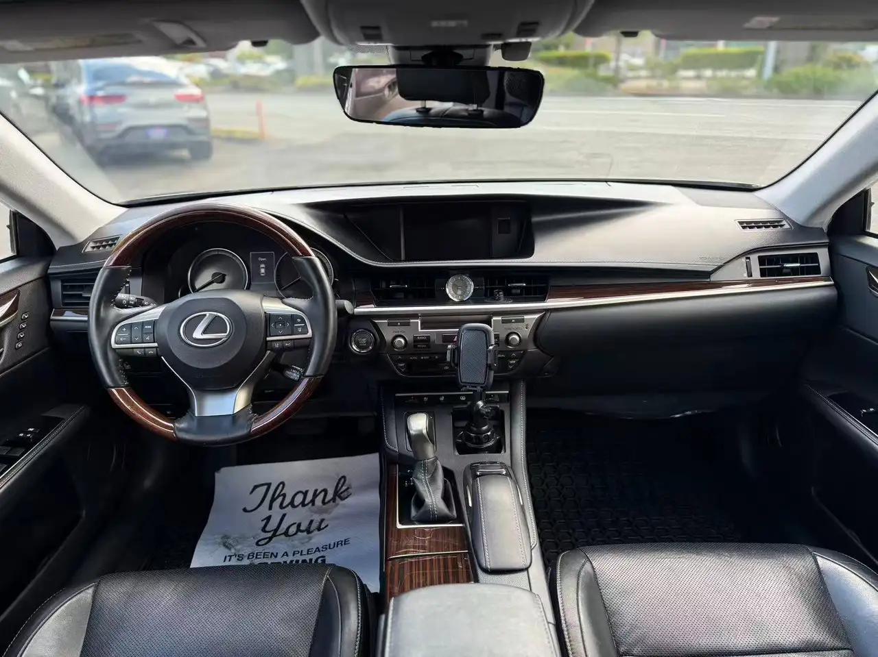 Lexus ES снимка Lexus ES