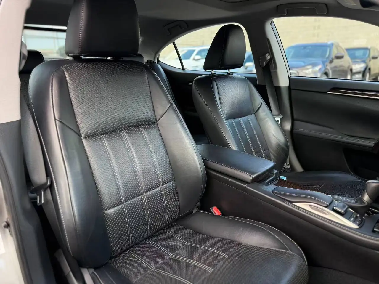 Lexus ES снимка Lexus ES