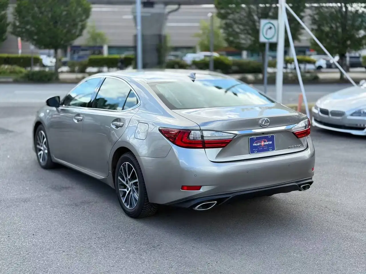 Lexus ES снимка Lexus ES