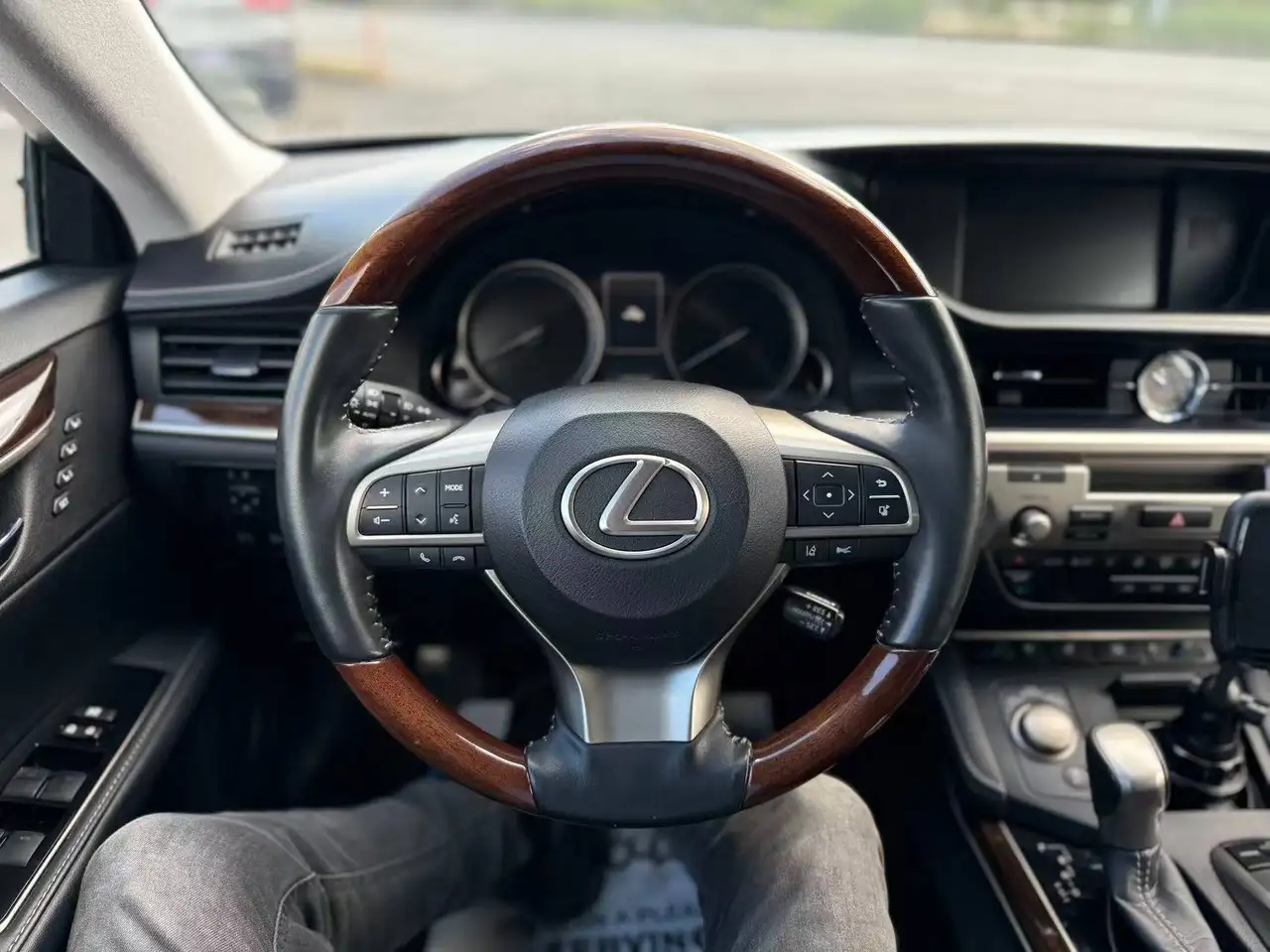 Lexus ES снимка Lexus ES
