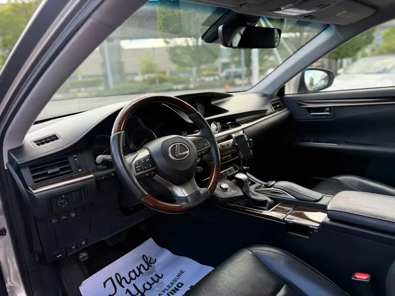 Lexus ES снимка Lexus ES