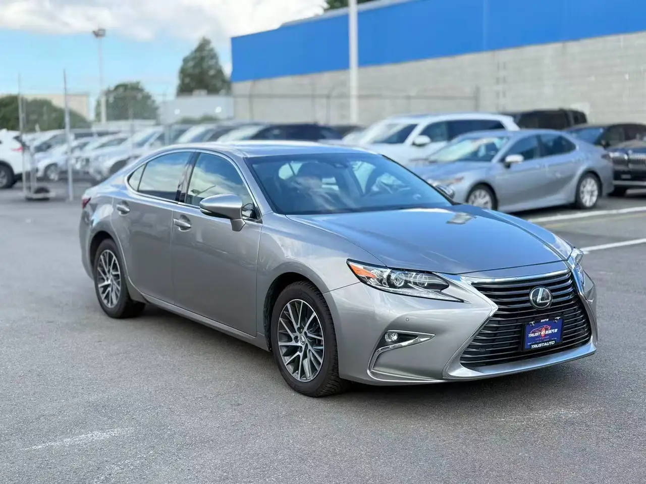 Lexus ES снимка Lexus ES