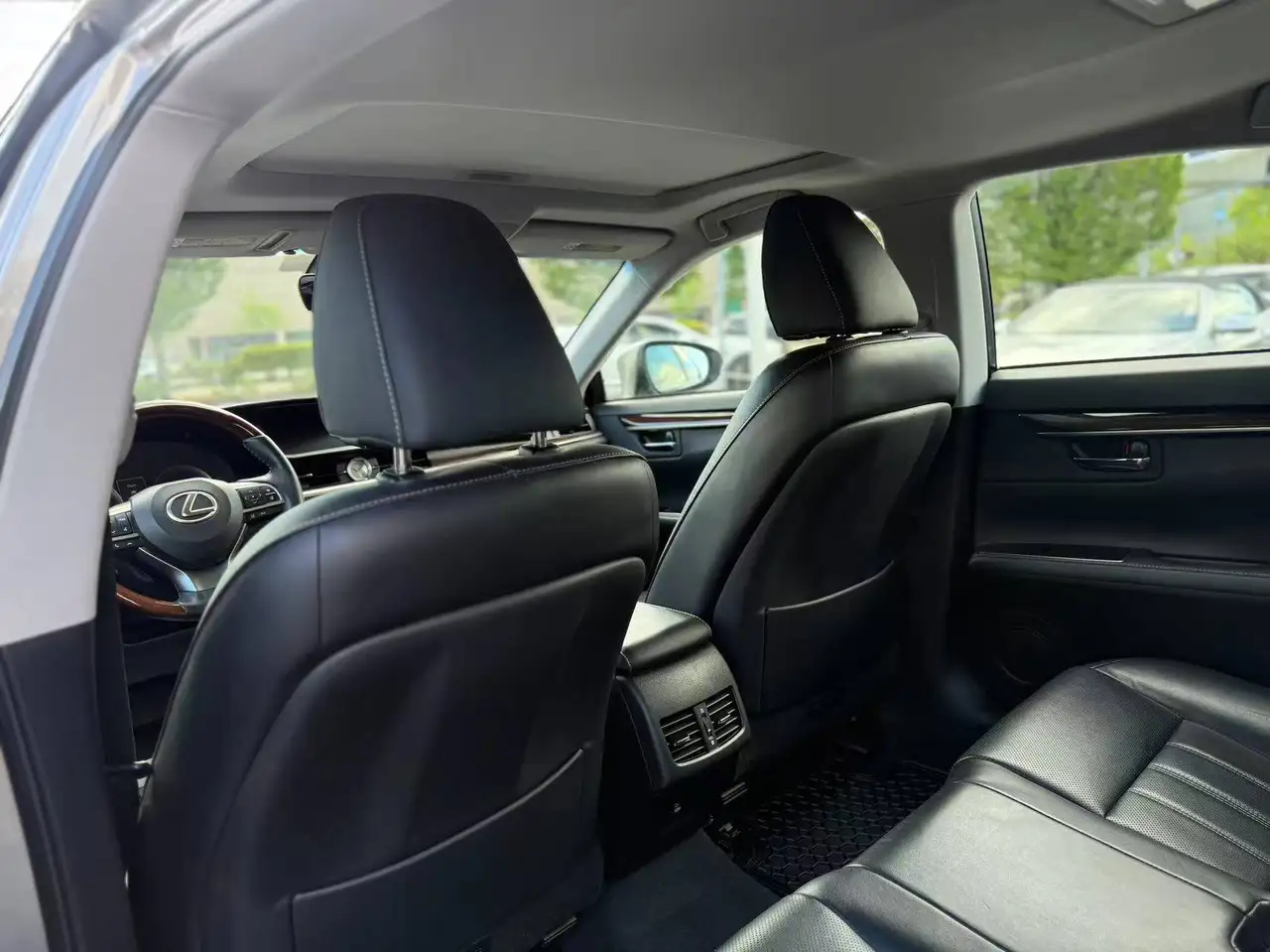 Lexus ES снимка Lexus ES