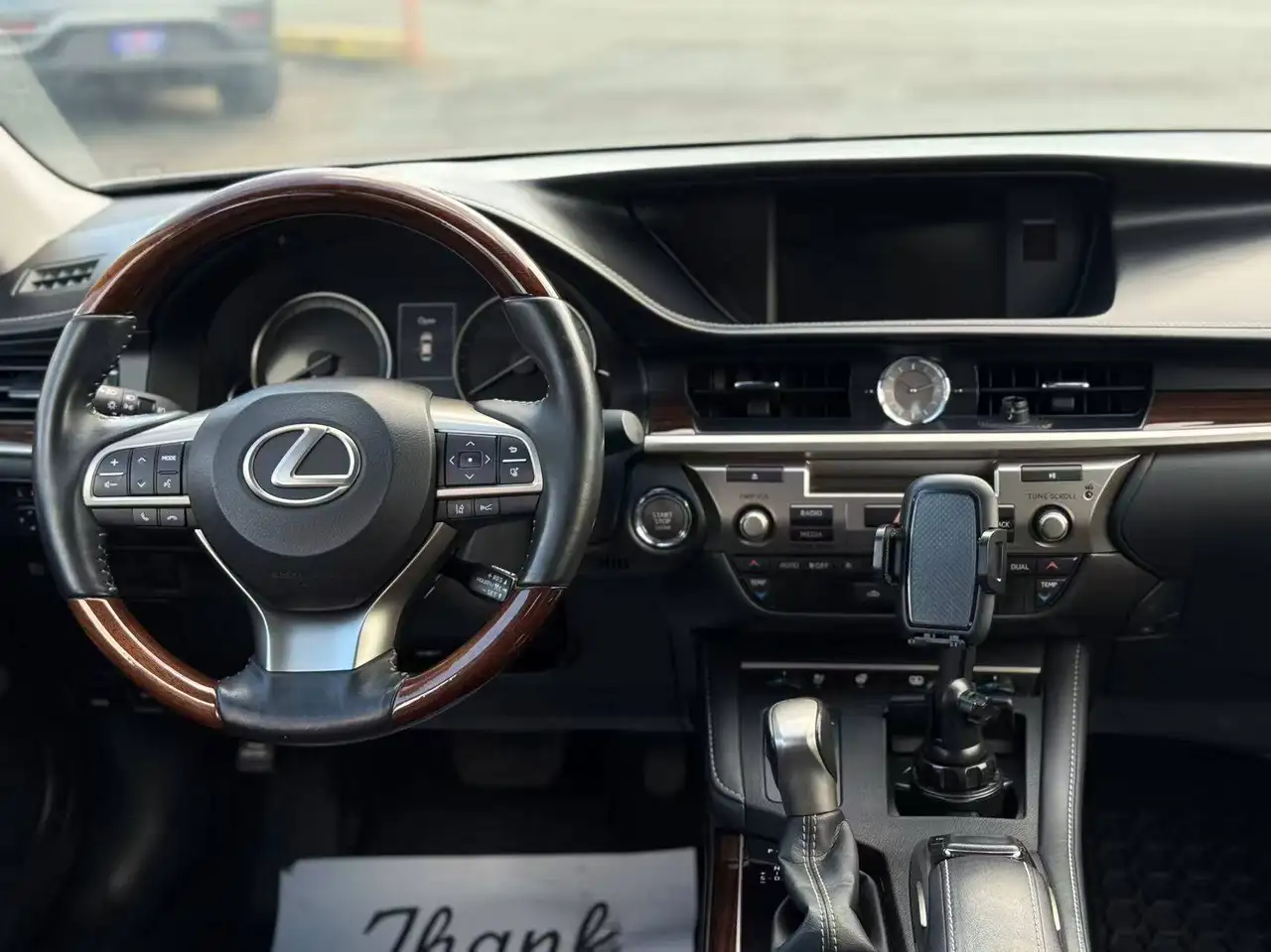 Lexus ES снимка Lexus ES