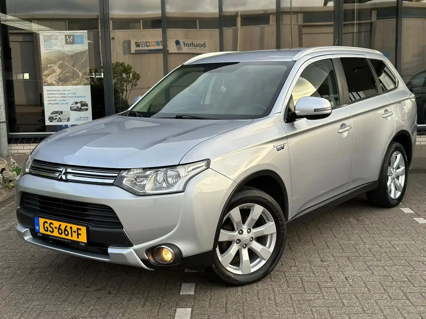 Mitsubishi Outlander 2.0 PHEV Business Edition X-Line Grijs - 1