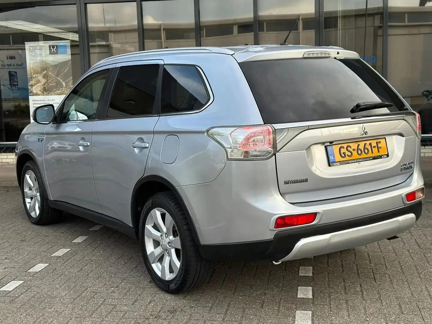 Mitsubishi Outlander 2.0 PHEV Business Edition X-Line Grijs - 2