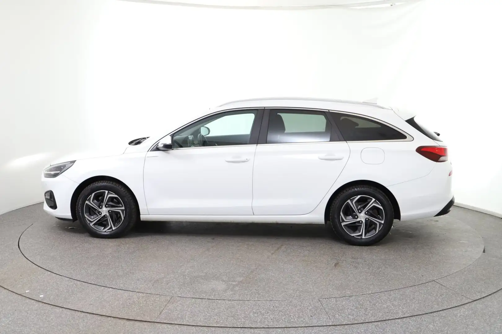 Hyundai i30 CW 1,6 CRDi Trend Line bijela - 2