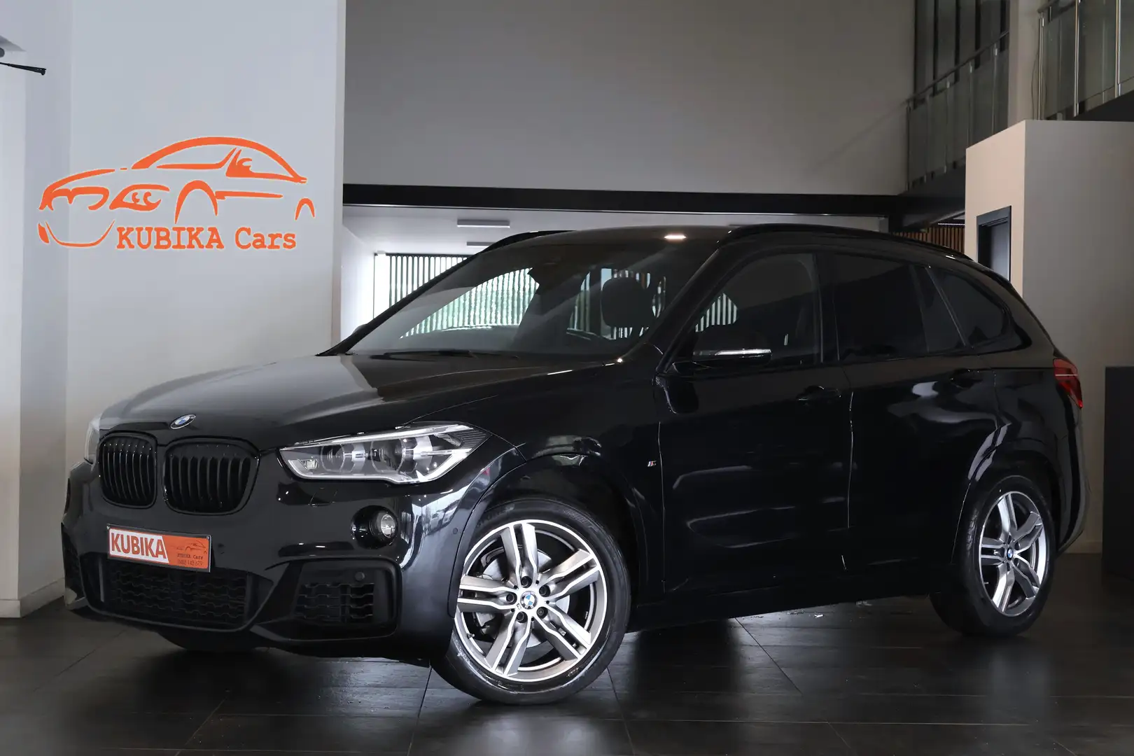 BMW X1 1.5iA sDrive18 M-Pack Memory Keyless Garantie** Zwart - 1