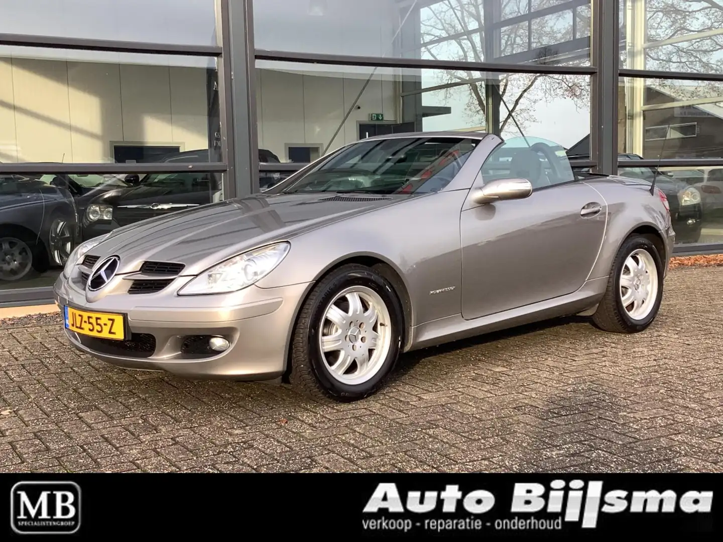 Mercedes-Benz SLK 200 K. Nekverwarming, lederen bekleding, stoelverwarmi Grijs - 1