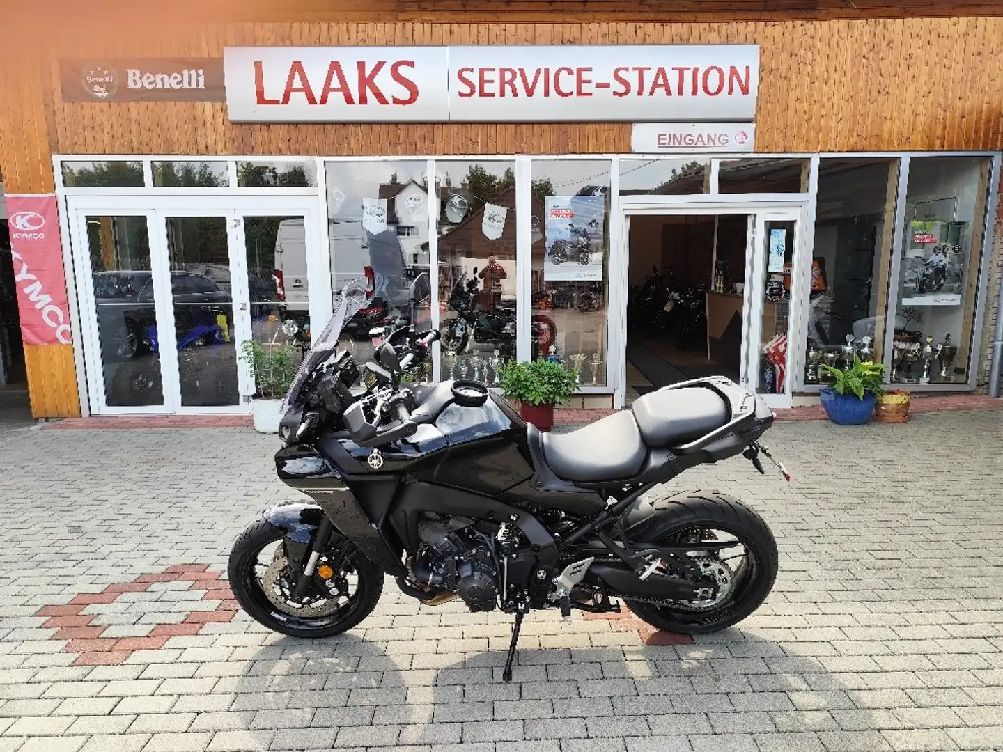 Yamaha MT-09 Tracer Noir - 1