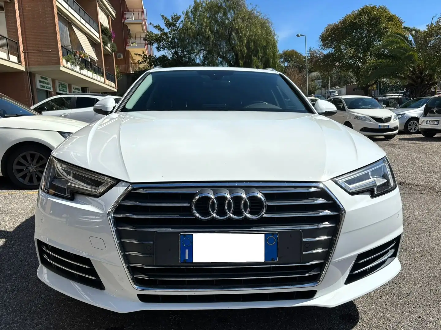 Audi A4 Avant 35 2.0 tdi Design 150cv s-tronic Bílá - 2