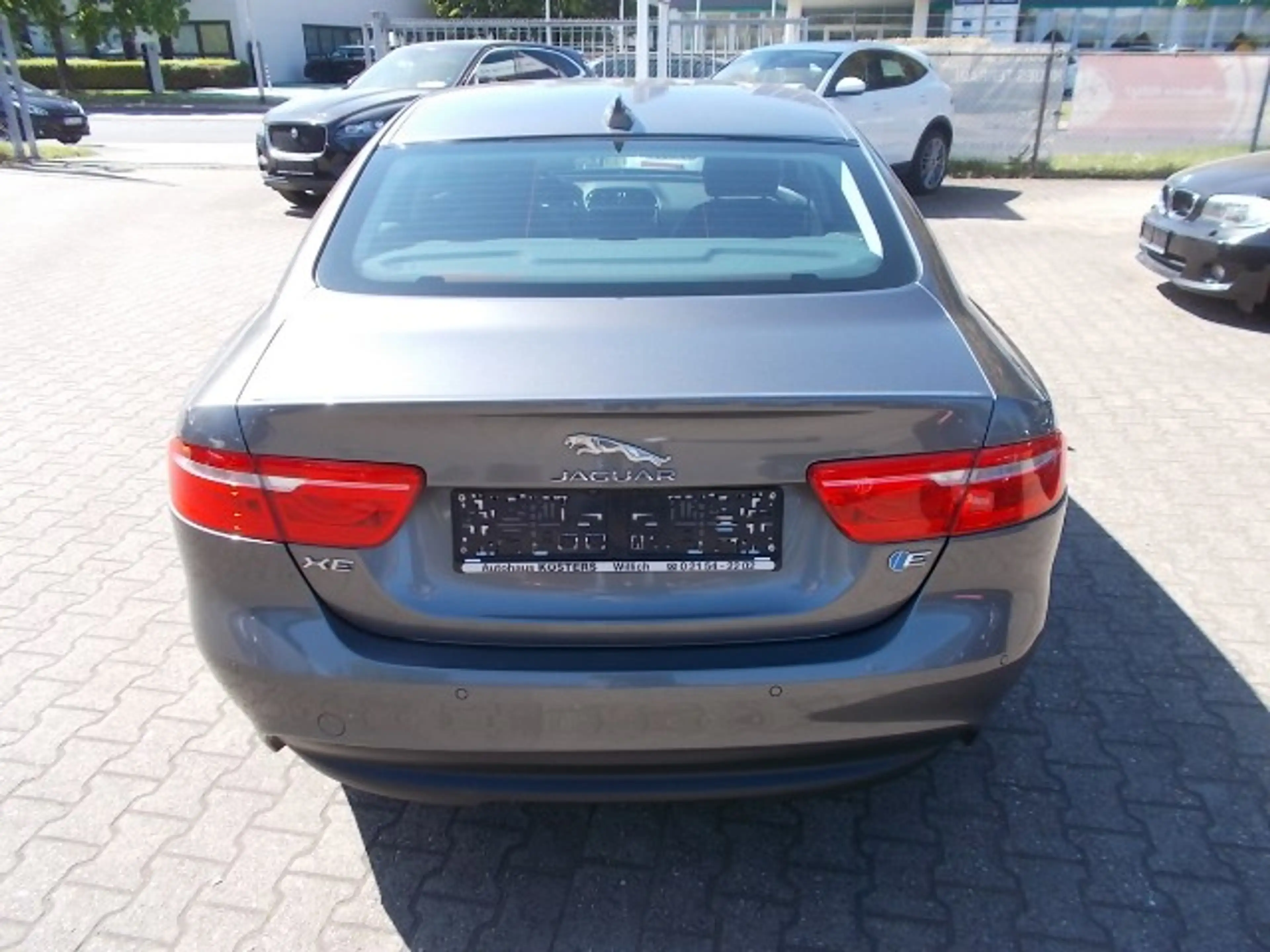 Jaguar XE Prestige, Leder, Navi, Rundum Kamera — photo 6