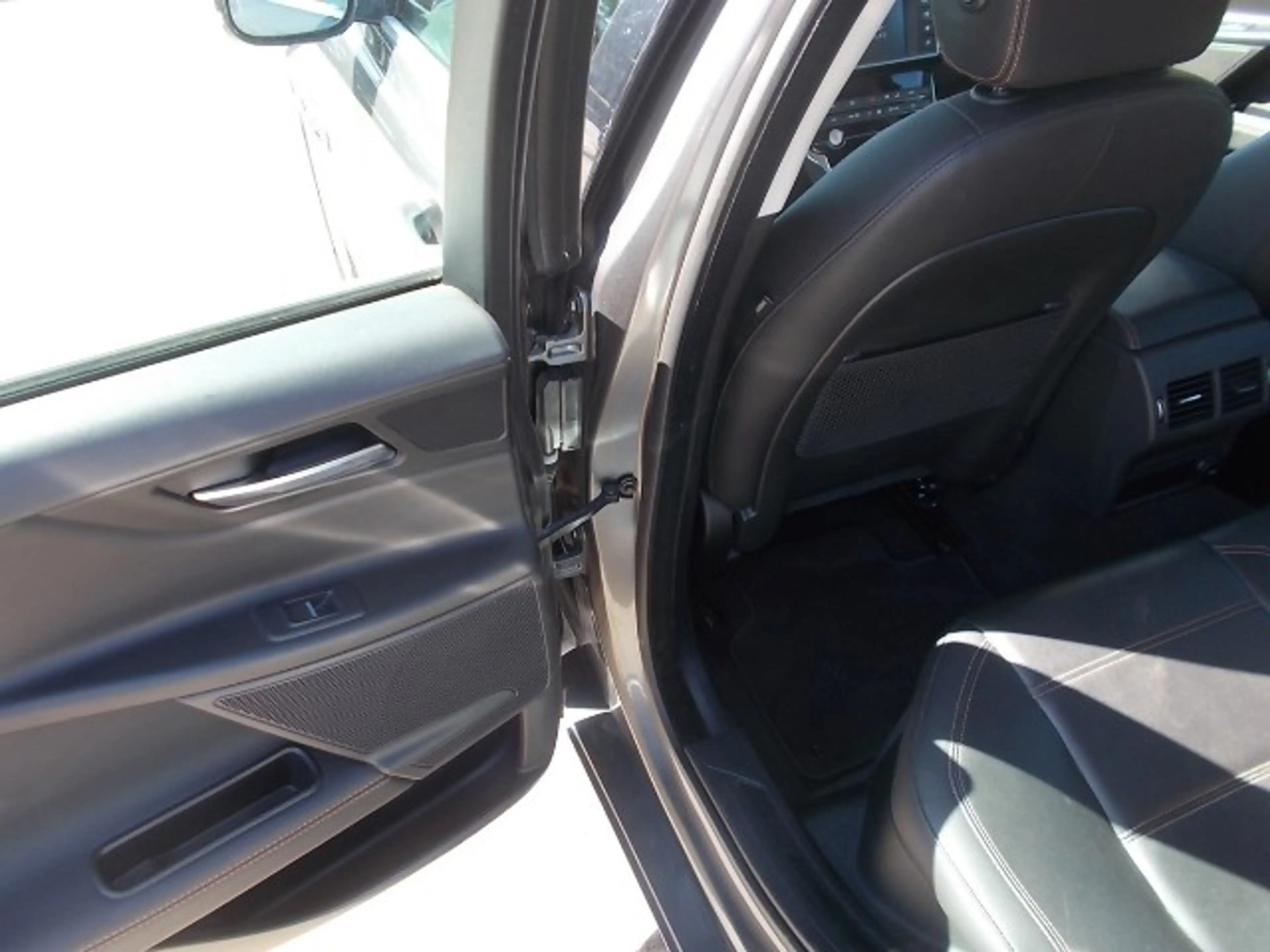 Jaguar XE Prestige, Leder, Navi, Rundum Kamera — photo 14