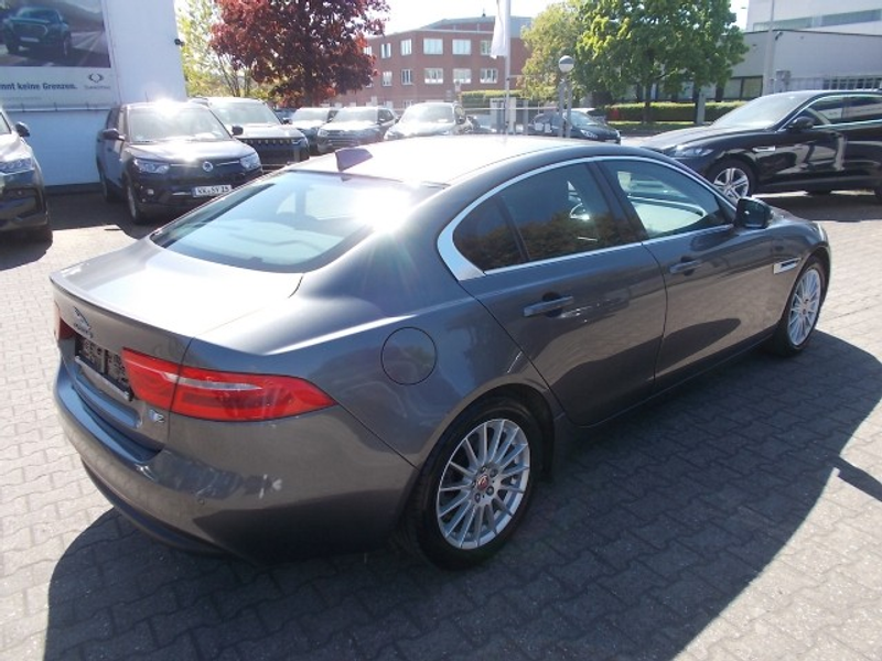 Jaguar XE Prestige, Leder, Navi, Rundum Kamera — photo 5