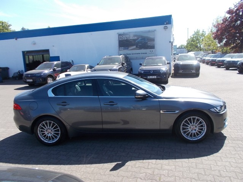 Jaguar XE Prestige, Leder, Navi, Rundum Kamera — photo 4
