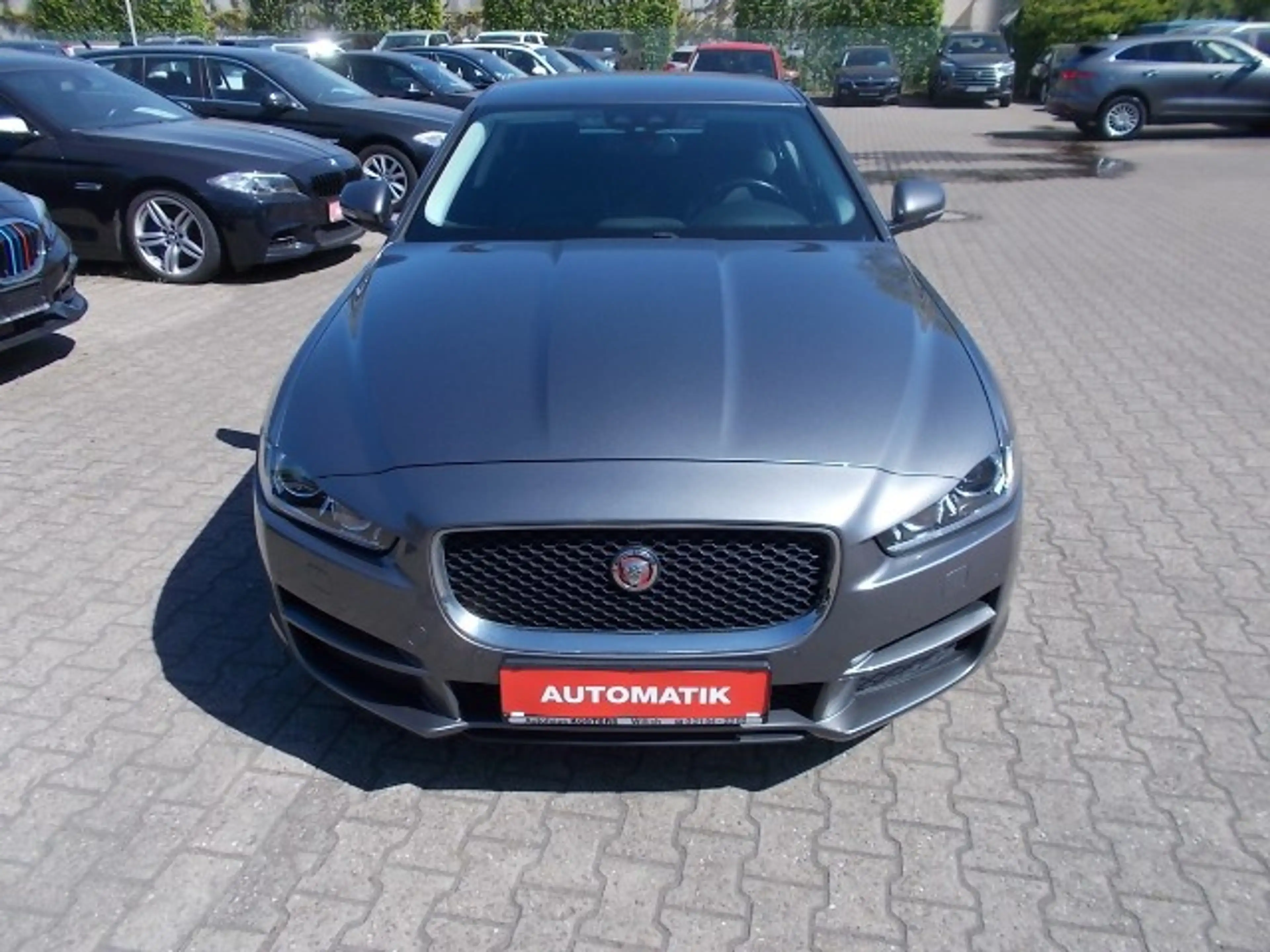 Jaguar XE Prestige, Leder, Navi, Rundum Kamera — photo 2