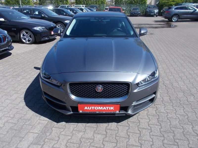Jaguar XE Prestige, Leder, Navi, Rundum Kamera — photo 2