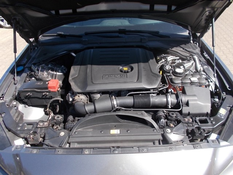 Jaguar XE Prestige, Leder, Navi, Rundum Kamera — photo 11