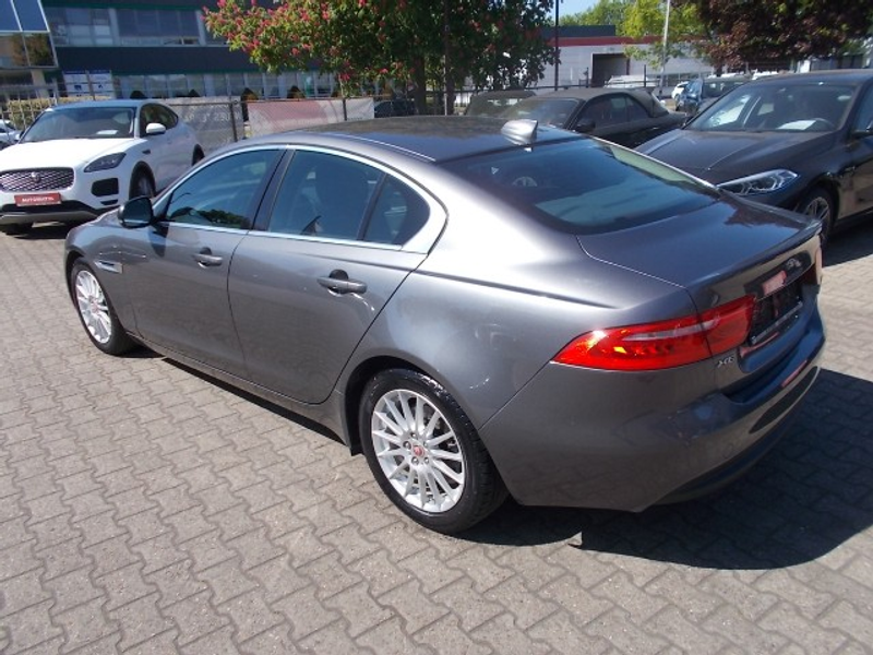 Jaguar XE Prestige, Leder, Navi, Rundum Kamera — photo 7