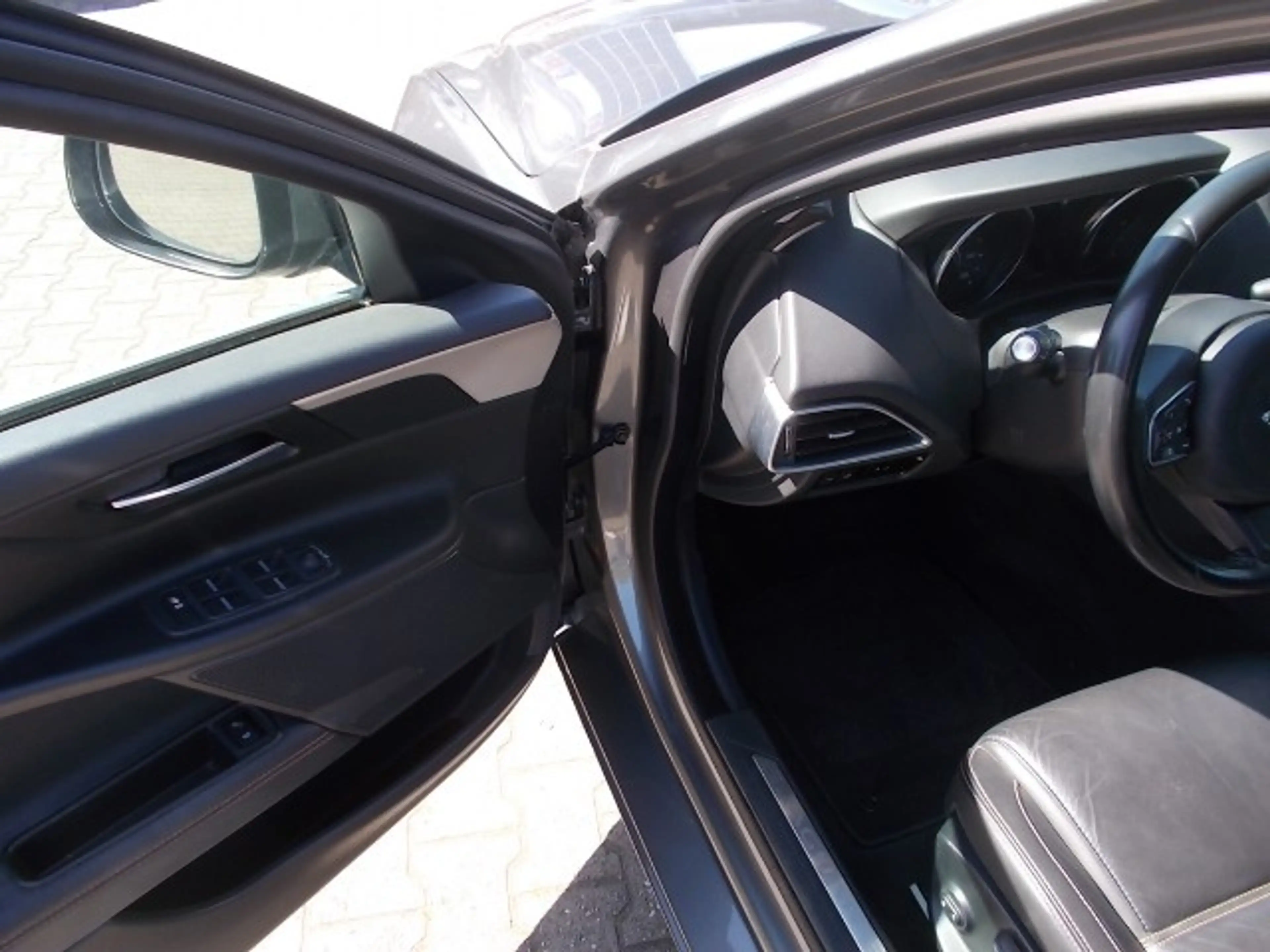 Jaguar XE Prestige, Leder, Navi, Rundum Kamera — photo 15