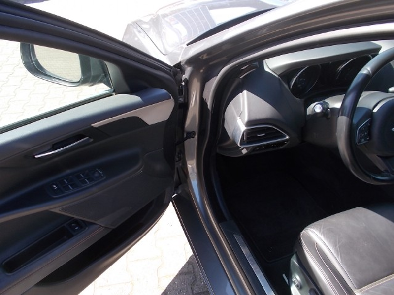 Jaguar XE Prestige, Leder, Navi, Rundum Kamera — photo 15