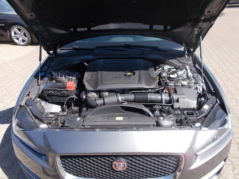 Jaguar XE Prestige, Leder, Navi, Rundum Kamera — photo 10