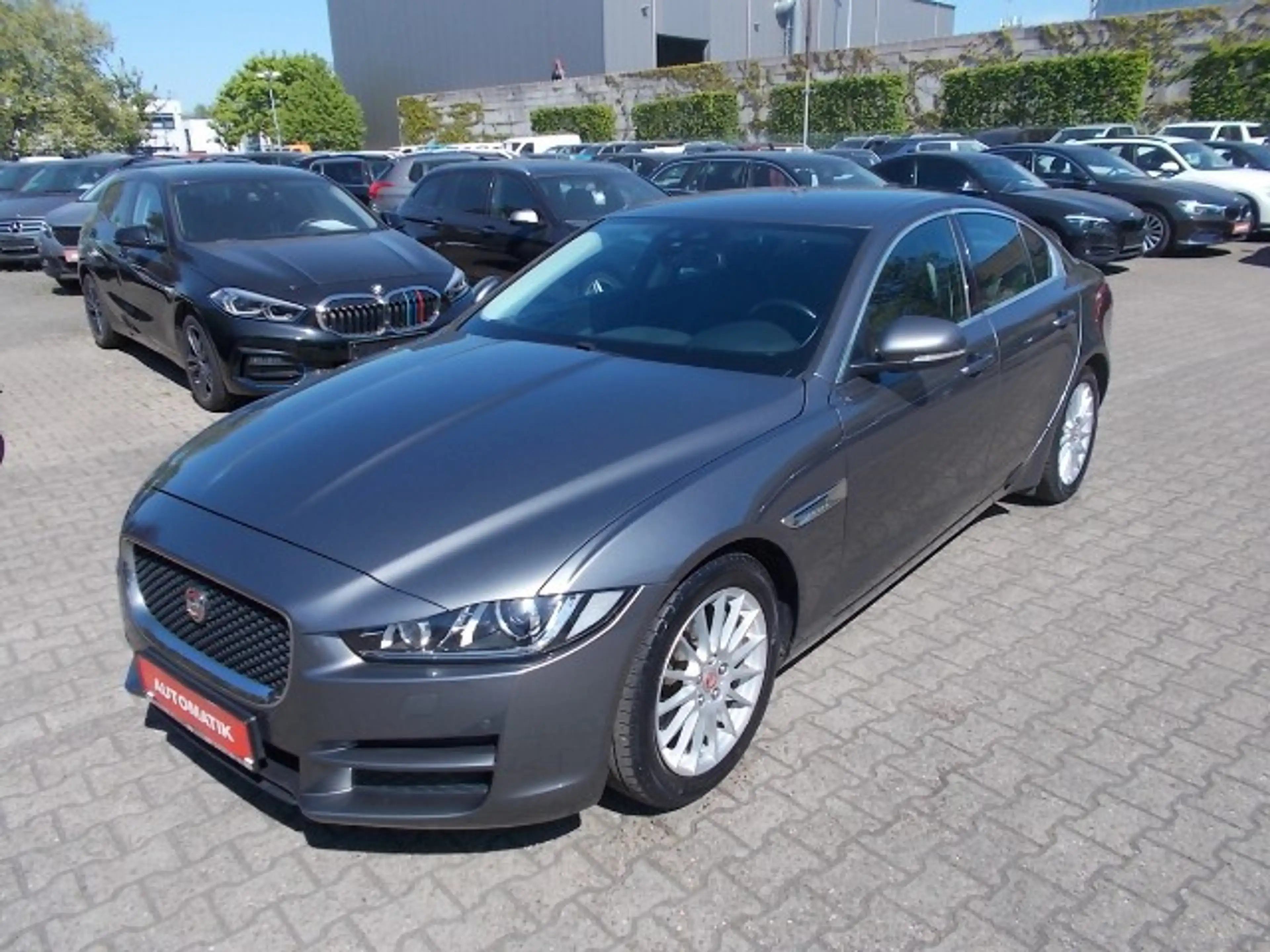Jaguar XE Prestige, Leder, Navi, Rundum Kamera