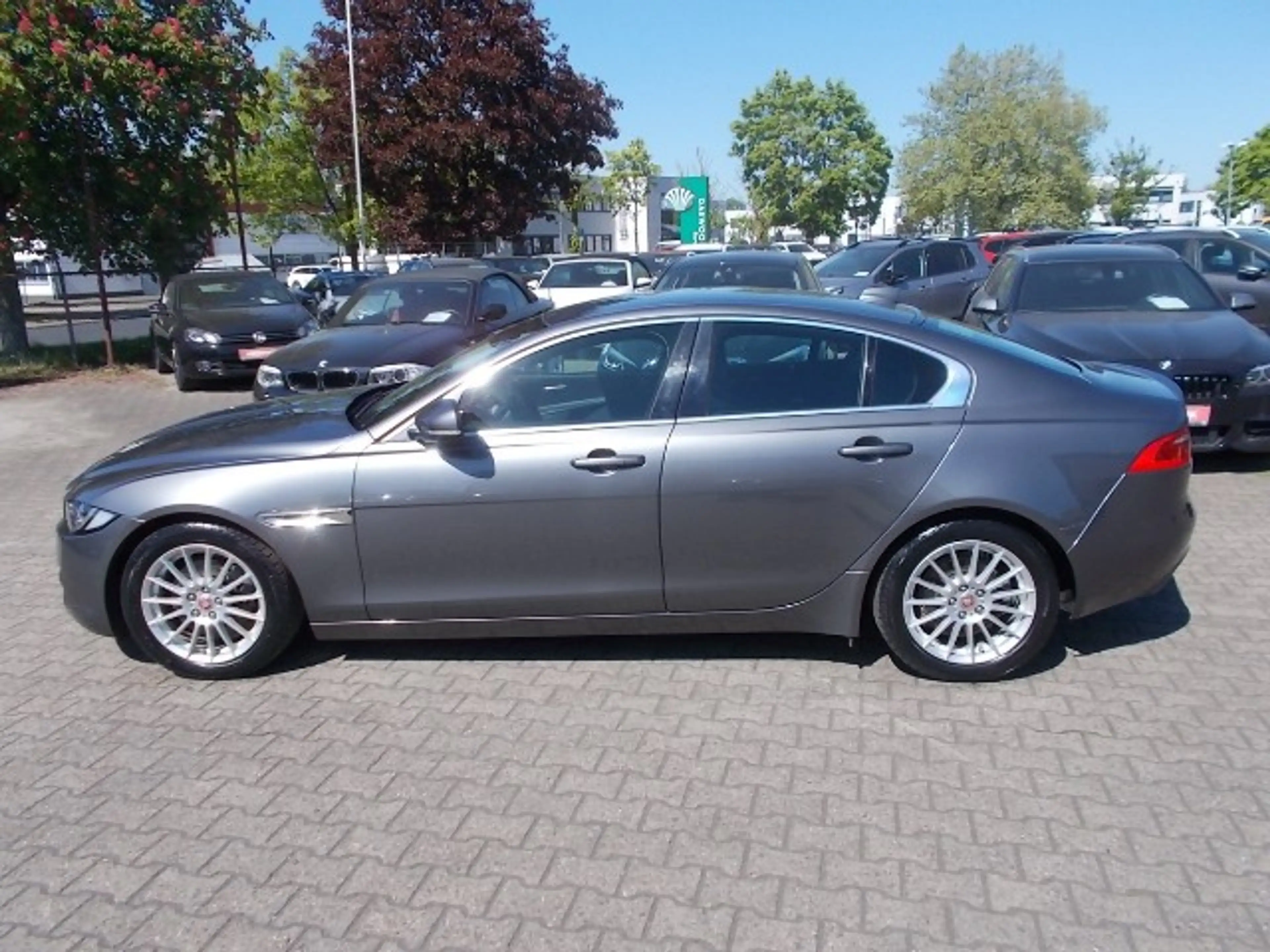 Jaguar XE Prestige, Leder, Navi, Rundum Kamera — photo 8