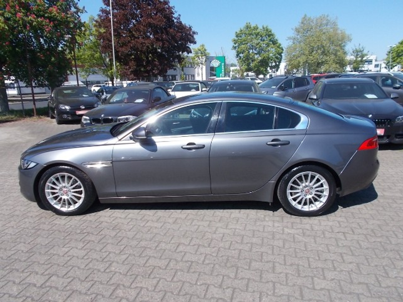 Jaguar XE Prestige, Leder, Navi, Rundum Kamera — photo 8