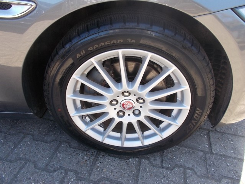 Jaguar XE Prestige, Leder, Navi, Rundum Kamera — photo 9