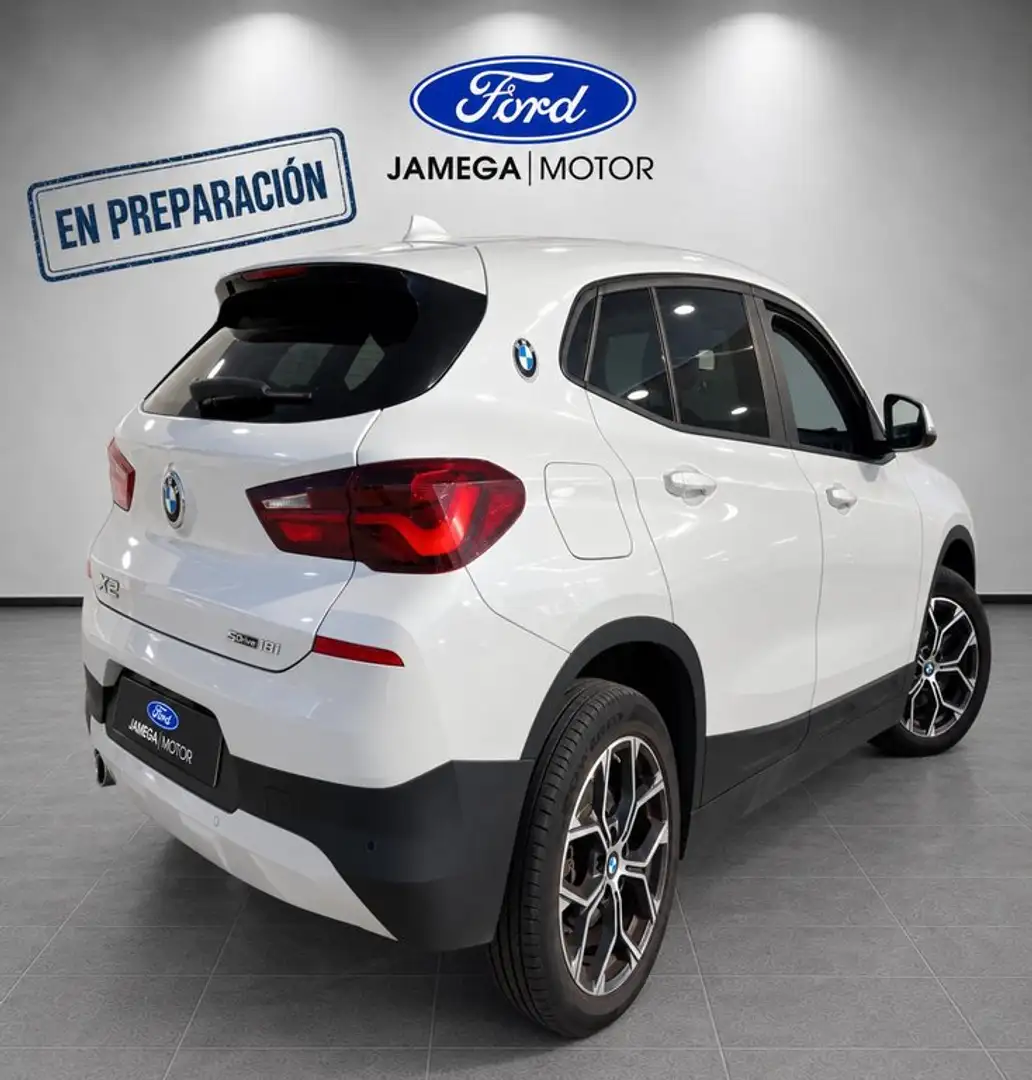 BMW X2 sDrive 18iA Blanco - 2
