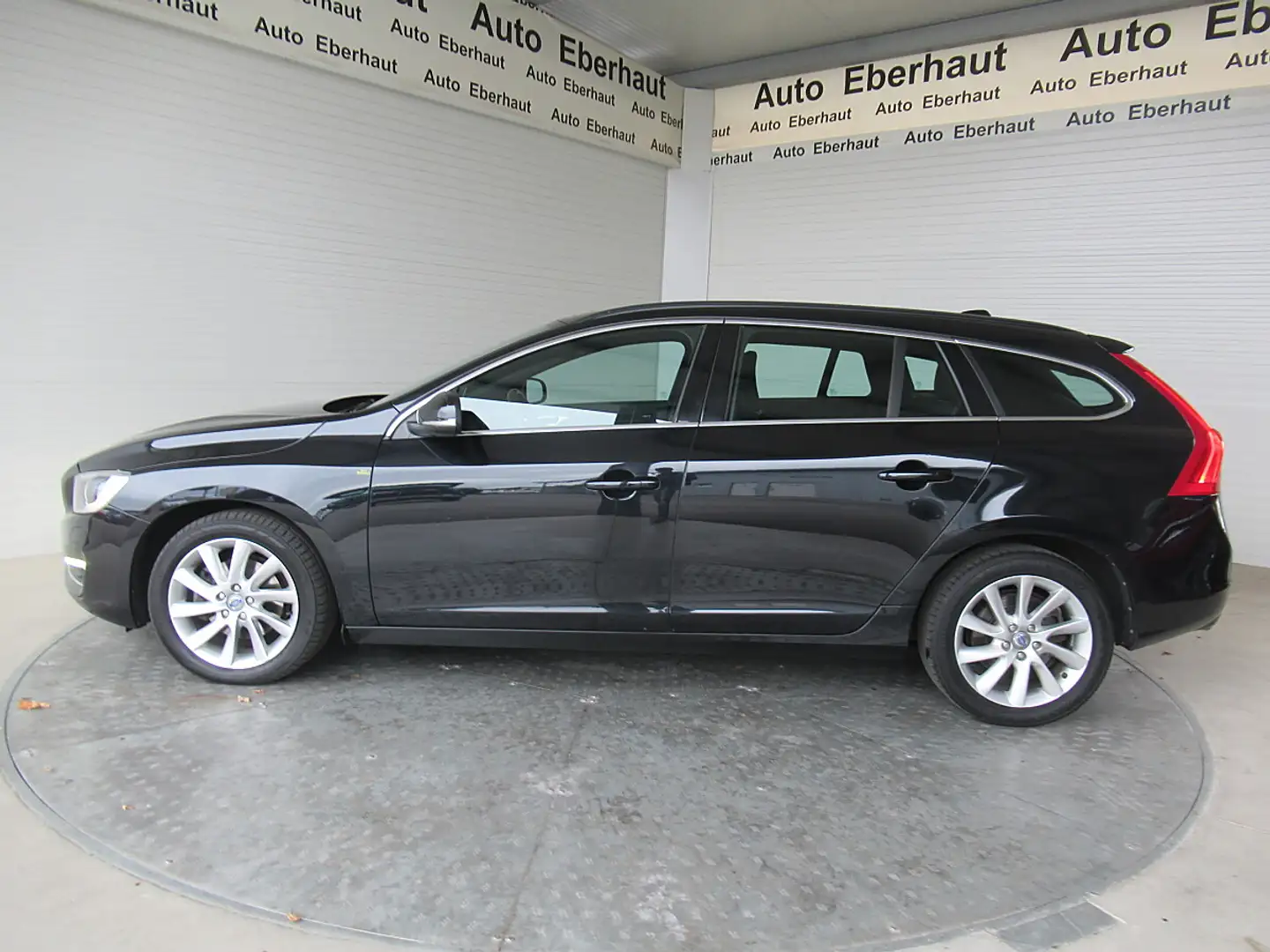 Volvo V60 D2 Powershift *BI-Xenon *Sitzheizung vorne & hi... Schwarz - 2