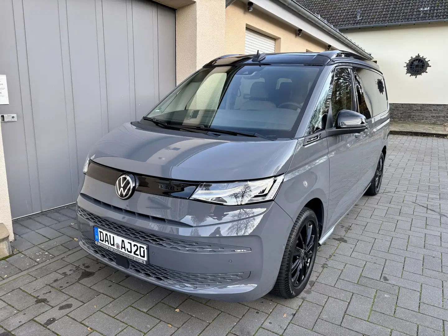 Volkswagen T7 Multivan California Beach 2.0 TSi AHK/Standh/VisAVis Grau - 2