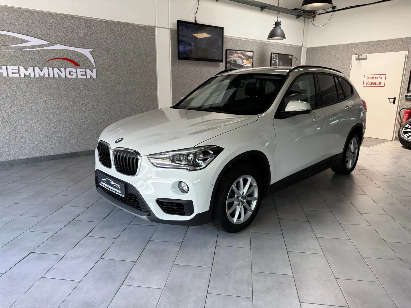 BMW X1 1.5 S-Drive 18i Advantage*12M.Garantie*Finanz.* Blanc - 1