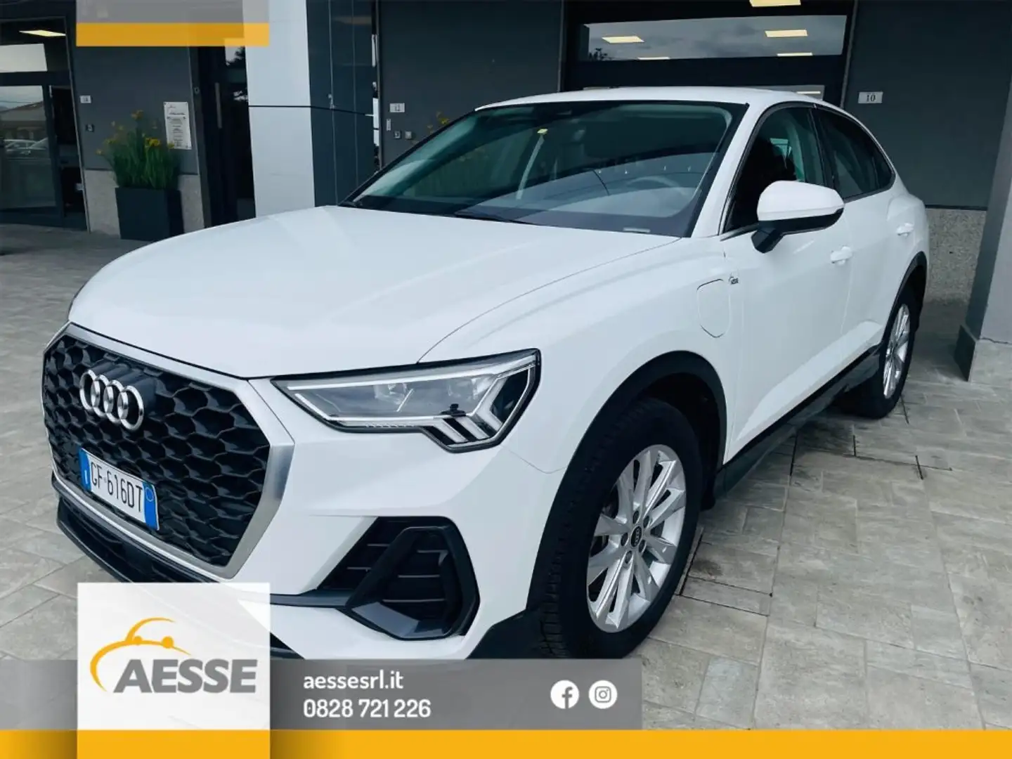 Audi Q3 SPB 45 TFSI e PHEV S tronic Weiß - 1