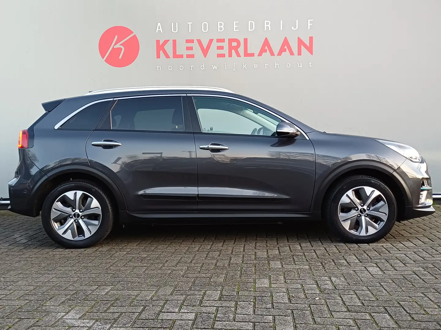 Kia e-Niro ExecutiveLine 64 kWh | ELEKTRISCH | STOEL/STUUR VE Gris - 2