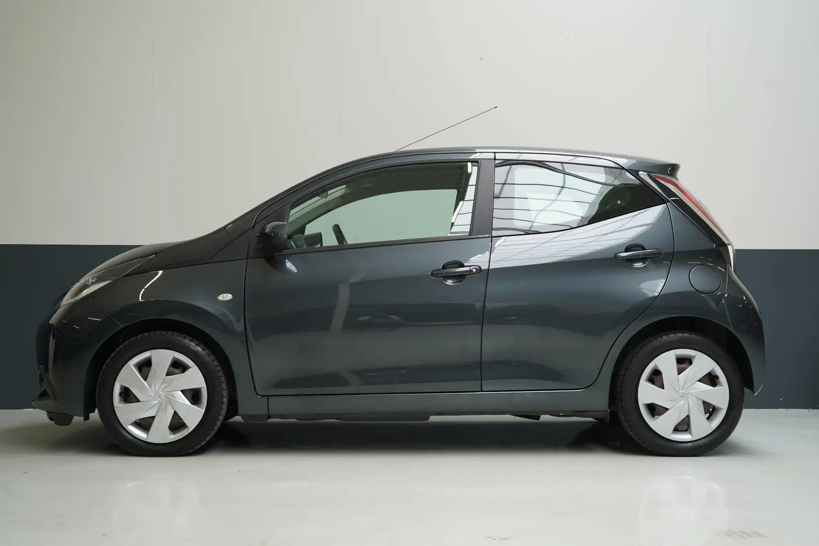 Toyota Aygo 1.0 VVT-i x-play | Airconditioning | Apple Carplay Gris - 2