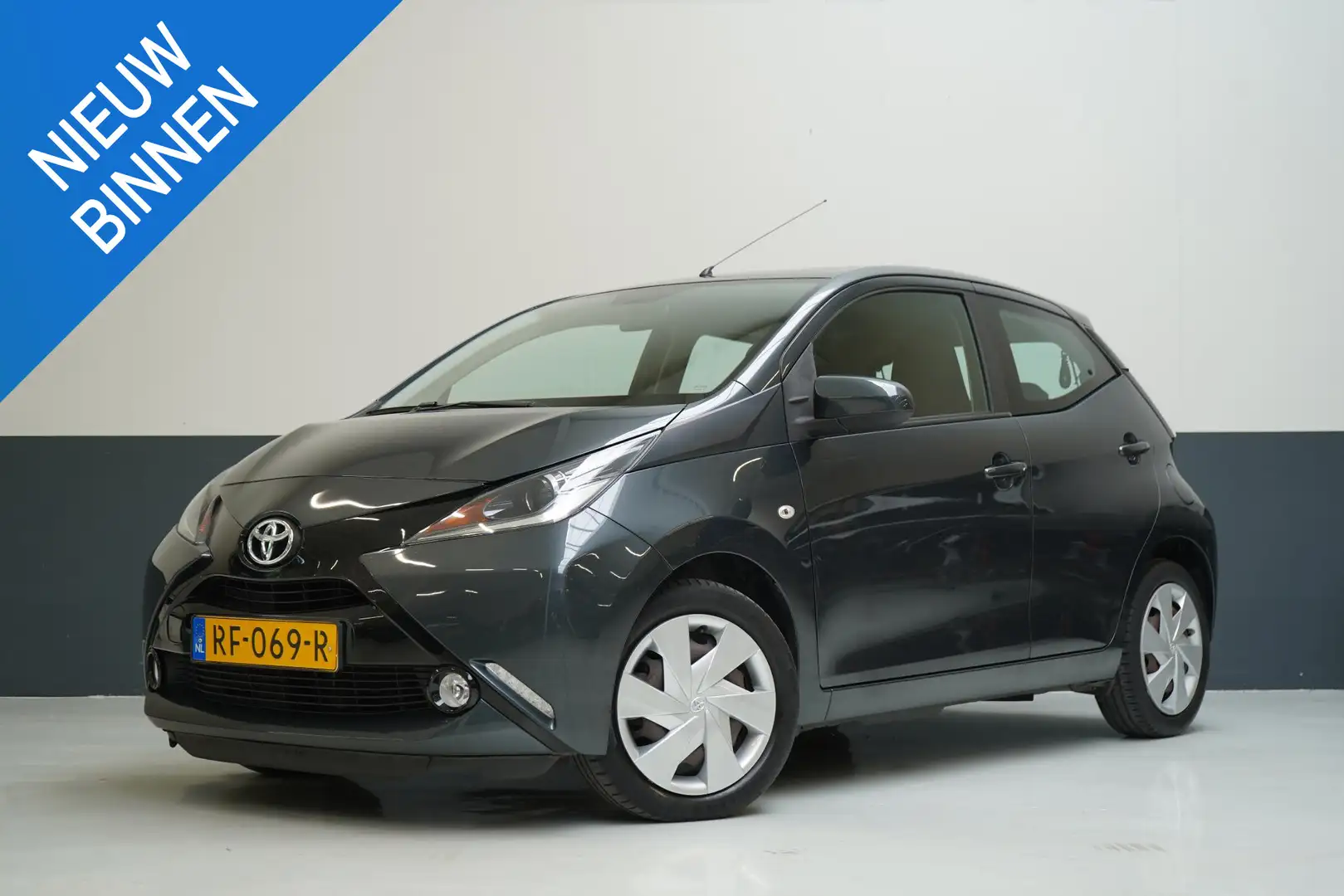 Toyota Aygo 1.0 VVT-i x-play | Airconditioning | Apple Carplay Gris - 1