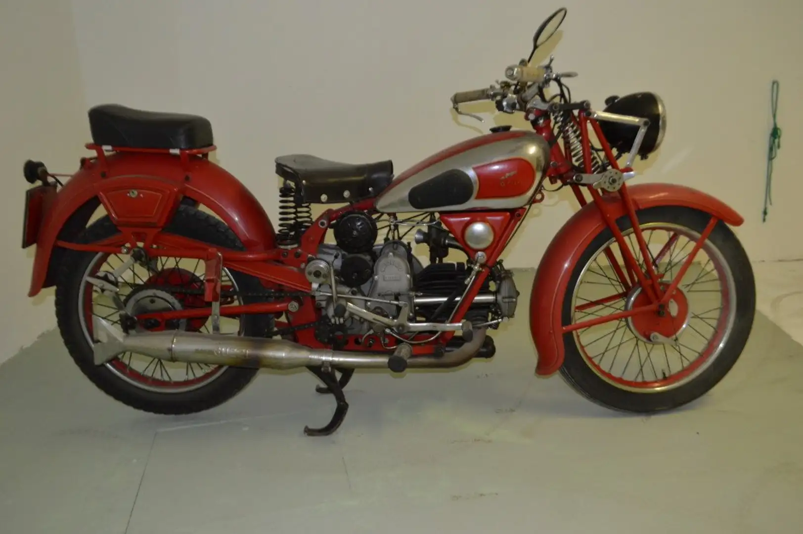 Moto Guzzi GTV D'epoca anno 1948 Rood - 2