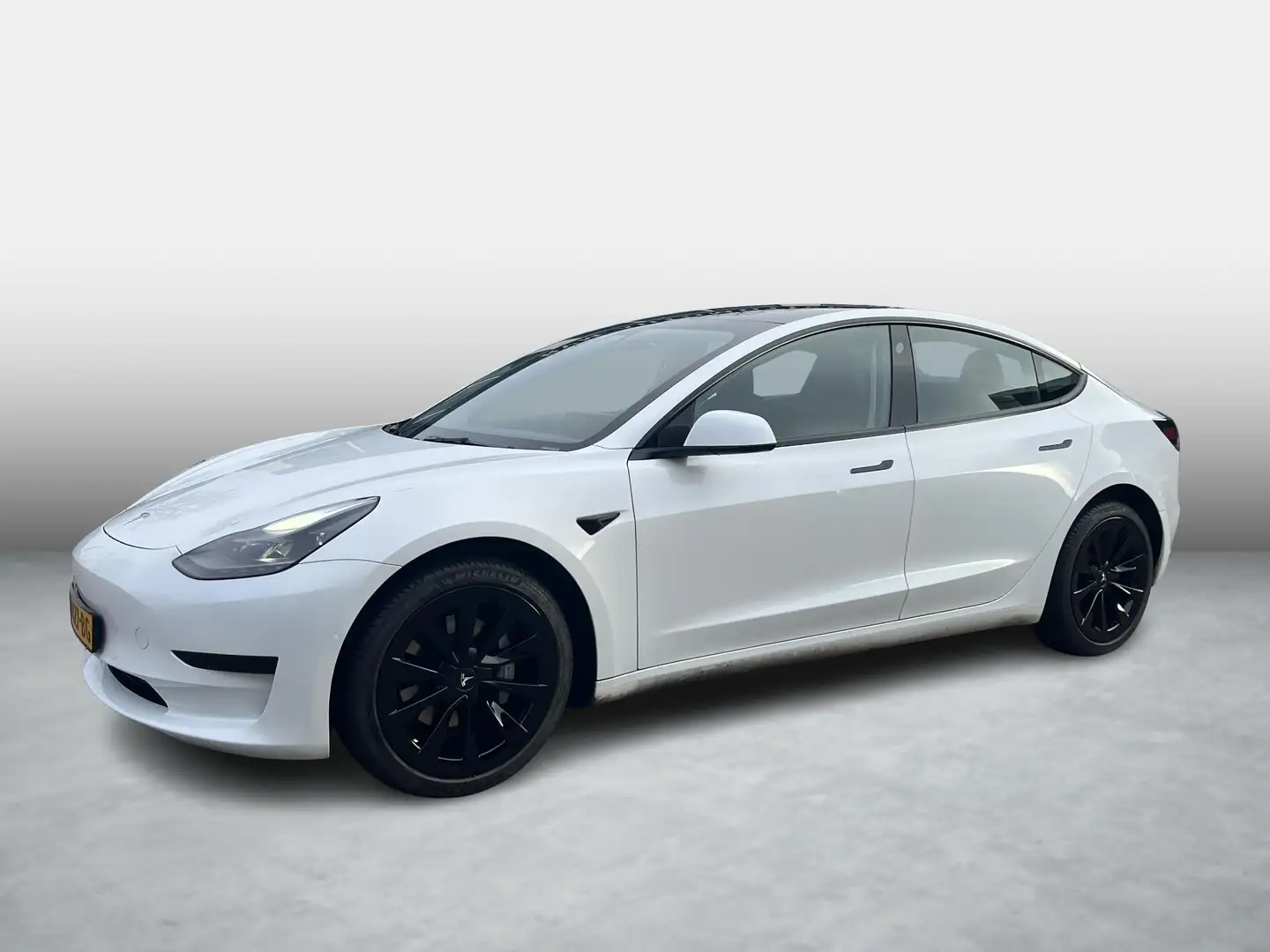 Tesla Model 3 Standard RWD Plus 60 kWh | VAN: €26.900,- VOOR: €2 Weiß - 2