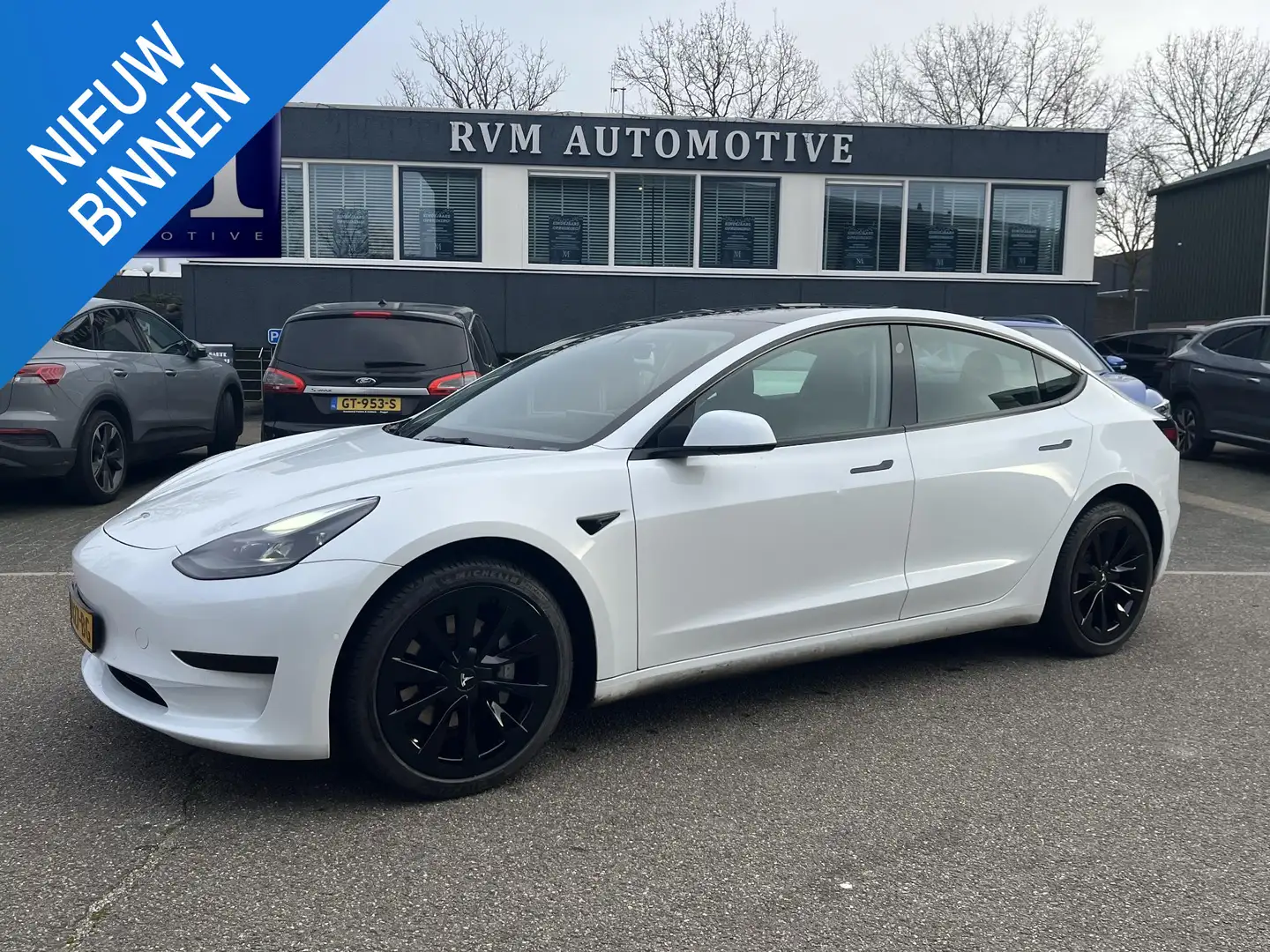 Tesla Model 3 Standard RWD Plus 60 kWh | VAN: €26.900,- VOOR: €2 Weiß - 1